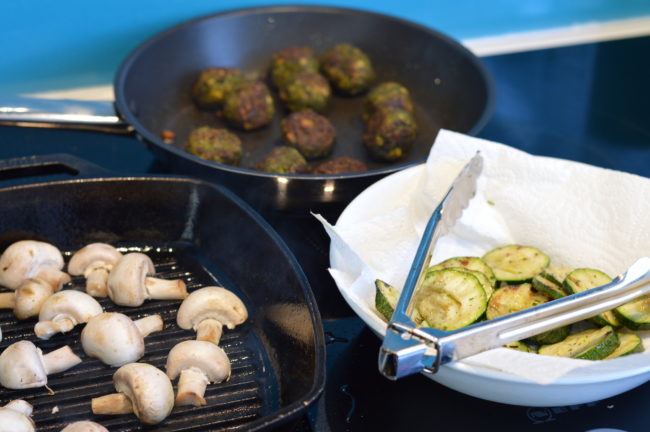 recept hummus Bowl met falafel en courgette betty's kitchen vegan recepten