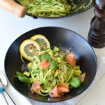 recept courgetti met zalm en avocado pasta gemaakt van courgette bettyskitchen.nl