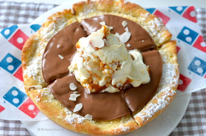 pizza met chocolade domino's thuisbezorgd secret menu © bettyskitchen