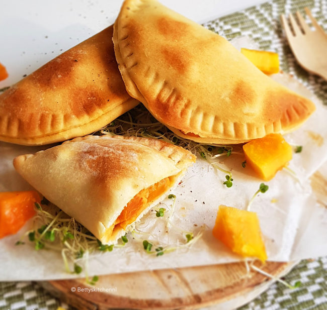 recept samosa van papaja muhamara en geitenkaas © bettyskitchen