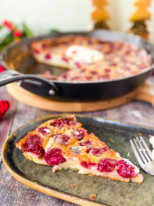 recept franse clafoutis met kersen nagerecht met poedersuiker, creme fraiche of bolletje ijs
