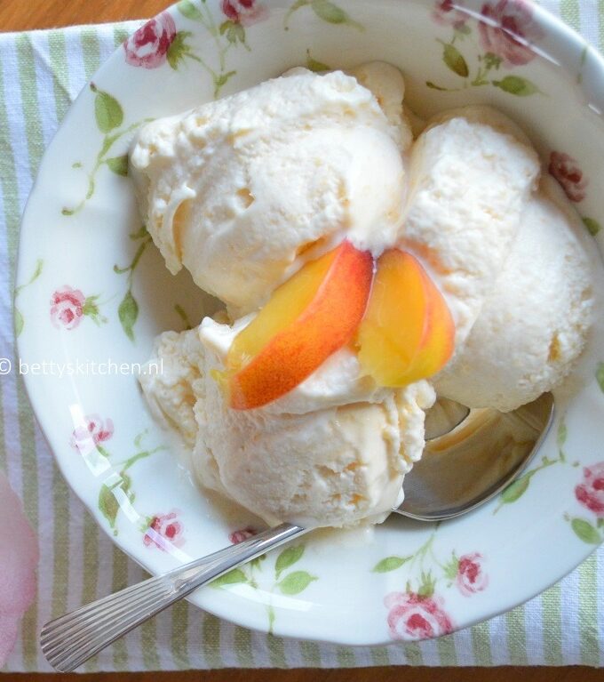 zelf perzik roomijs maken