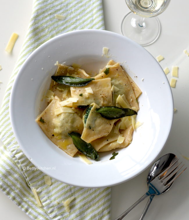 10x Vegetarische Pasta Recepten -recept Ravioli met spinazie en ricotta vegetarisch © betty's kitchen