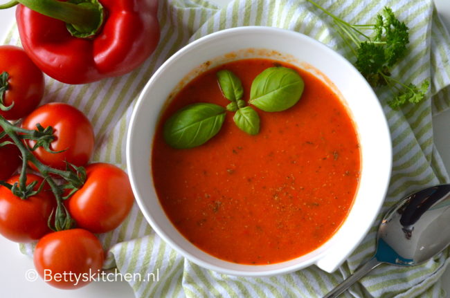 italiaanse paprikasoep met tomaten recept © Betty's Kitchen