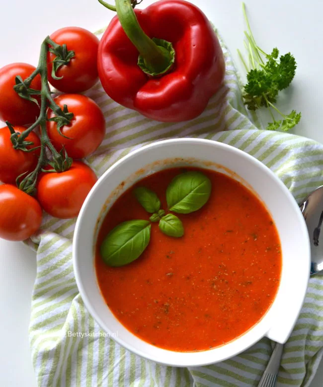 italiaanse paprikasoep met tomaten recept © Betty's Kitchen