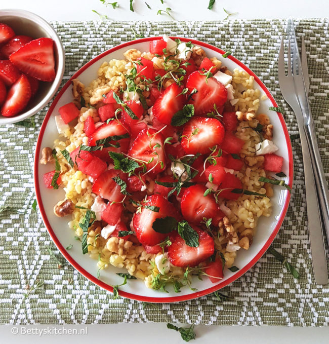recept bulgur salade met aardbeien en watermeloen 