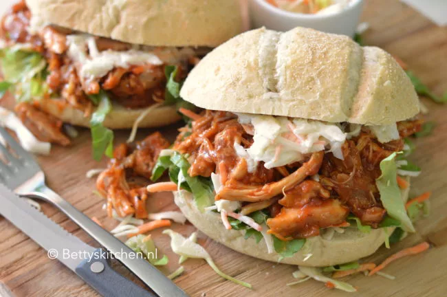 recept Pulled Chicken met BBQ saus maken kook video © bettyskitchen