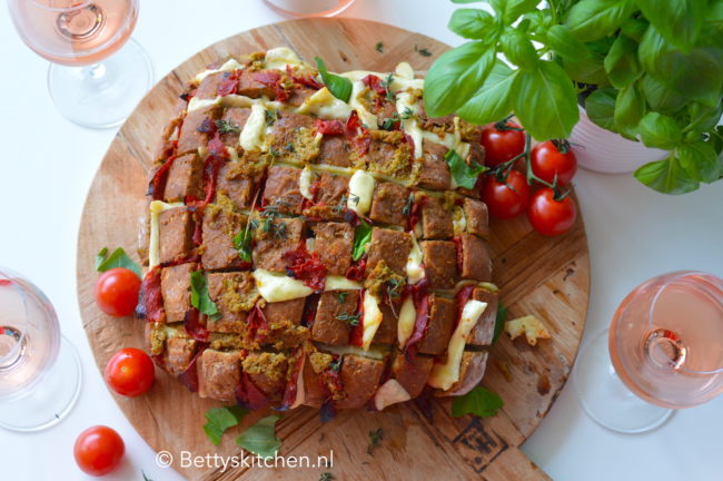 borrelbrood met chorizo en kaas © bettyskitchen
