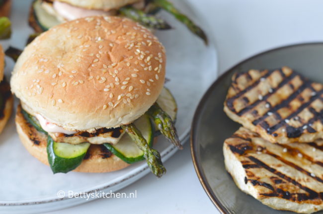 recept vegetarische knolselderij burgers barbecue © Betty's Kitchen