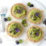 havermout taartjes met avocado room © bettyskitchen