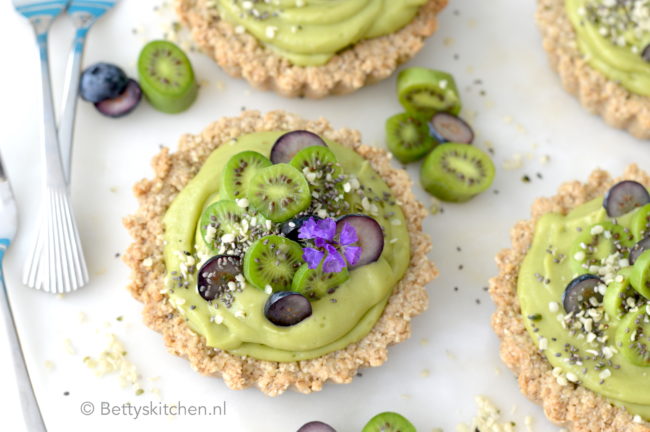 havermout taartjes met avocado room © bettyskitchen