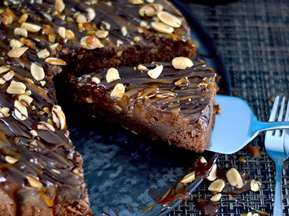 Verwonderend Snickers taart (met pindakaas en chocolade) | Recept | Betty's Kitchen JX-29