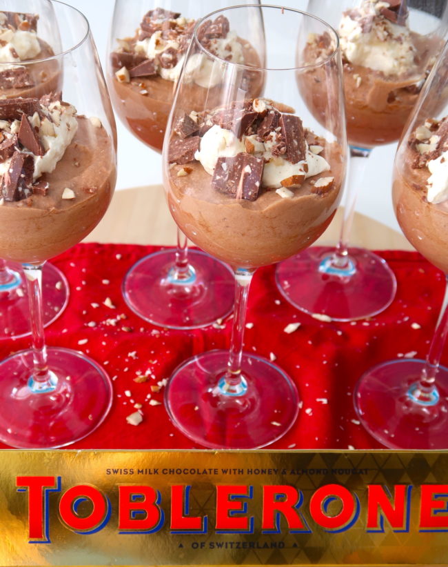 recept toblerone mousse chocolademousse © betty's kitchen 15x kerstdesserts - nagerechten voor kerst, toetjes, chocolademousse, pavlova, creme brulee, taart, cake en koekjes