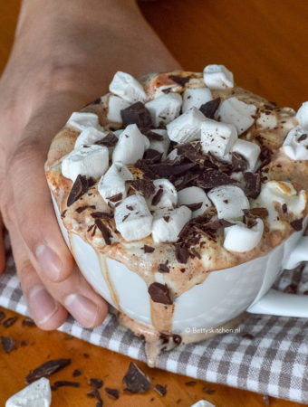 recept voor zelf warme chocolademelk maken © bettyskitchen.nl