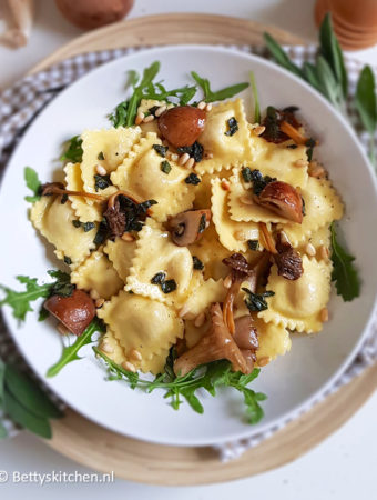 recept pasta met salieboter en paddestoelen © bettyskitchen