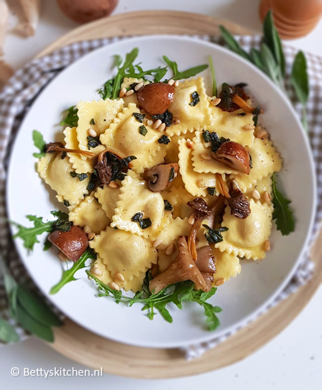 recept pasta met salieboter en paddestoelen © bettyskitchen