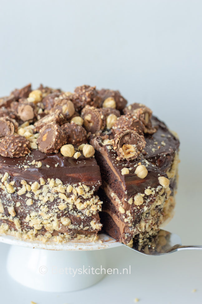 10x Taart voor Pasen recepten - recept video ferrero rocher taart © bettys kitchen