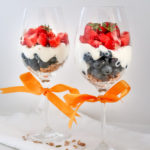 recept video koningsdag ontbijt met drie kleuren yoghurt en fruit © bettyskitchen