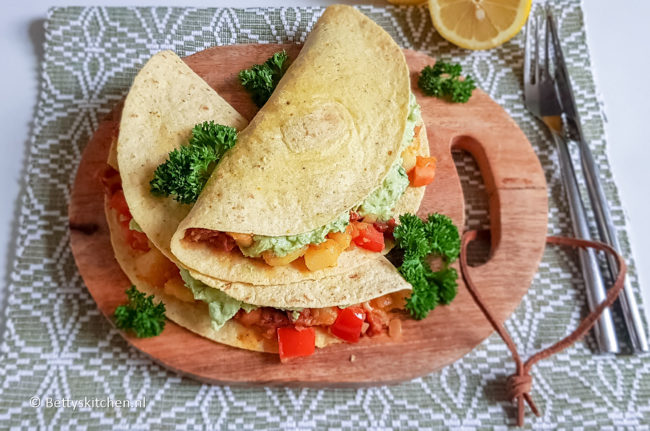 recept tortilla met chorizo en frisse avocado © bettyskitchen