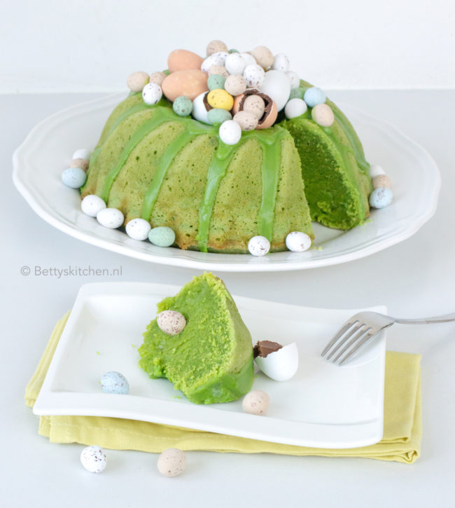 10x Taart voor Pasen recepten - recept groene paas tulband met citroen en dragee eitjes © bettyskitchen