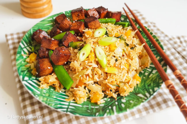 Gebakken rijst met ketjap tofu