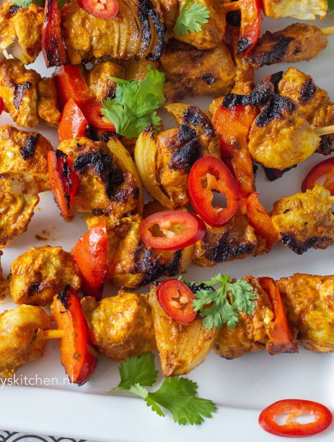 recept voor indiase kipspiesjes van de bbq met tikka masala kruiden