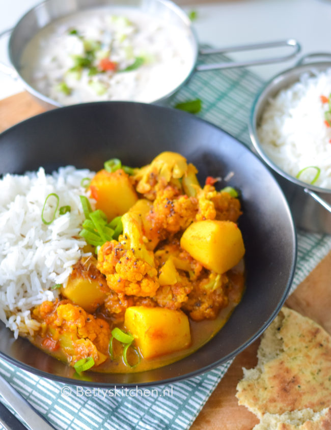 indiase bloemkool curry met aardappel © bettyskitchen.nl
