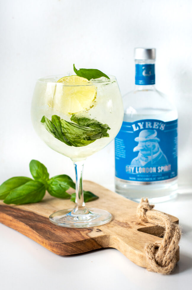 alcoholvrije gin tonic recept met Lyre's London Dry Gin
