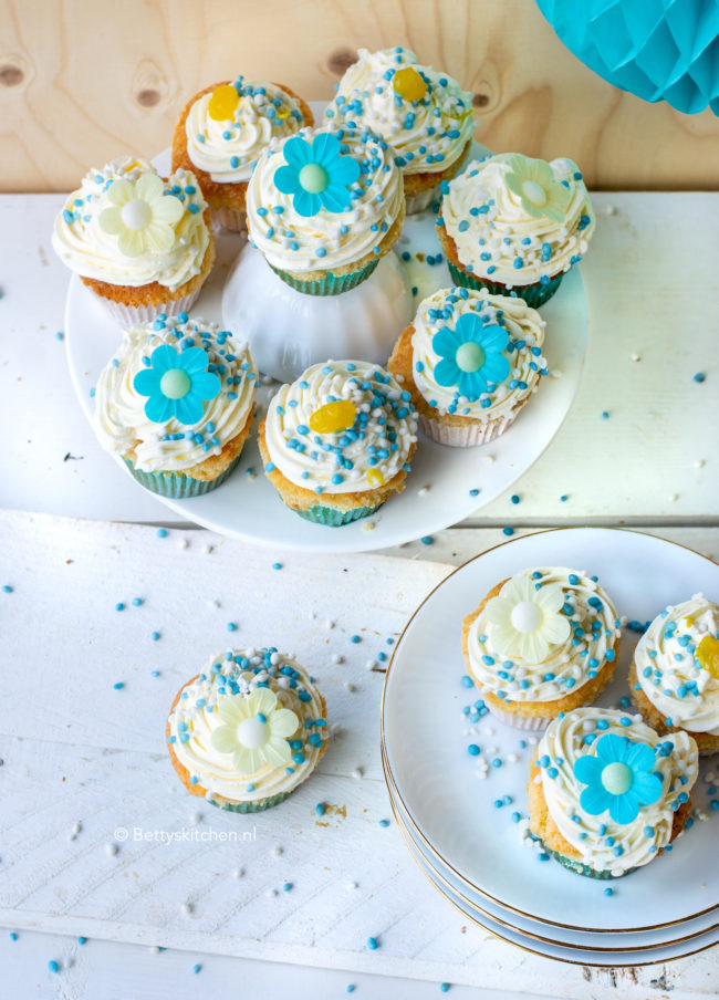 recept cupcakes met citroen en blauwe muisjes gender reveal betty's kitchen