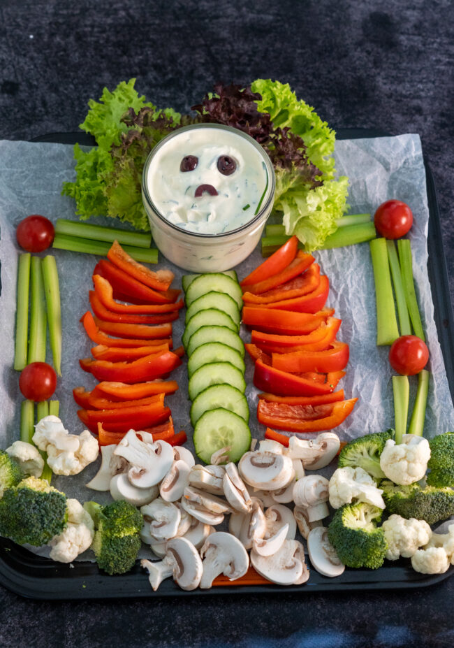 rauwkost skelet voor gezonde halloween snacks © Bettyskitchen.nl