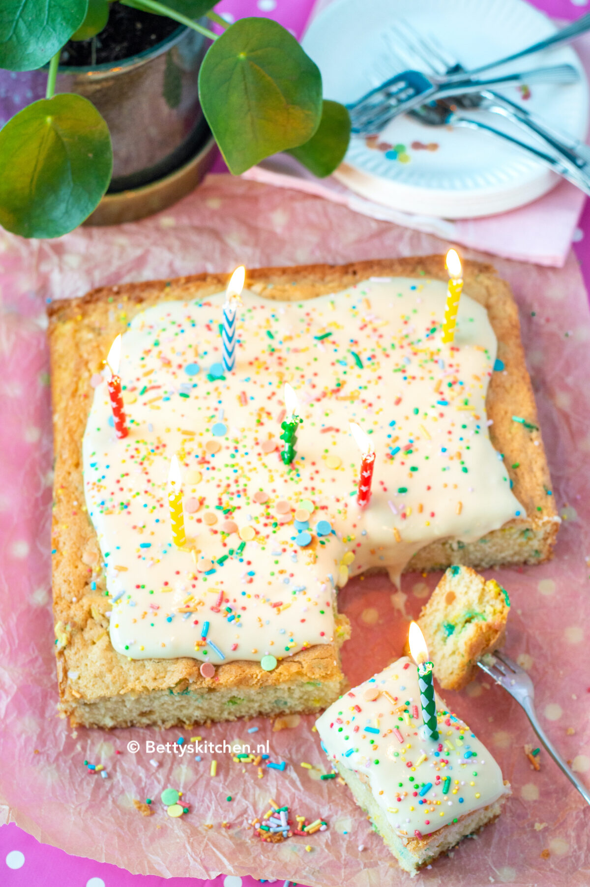 Ongebruikt Confetti Cake - Milk Bar New York Birthday Cake | Recept | Betty's QI-66