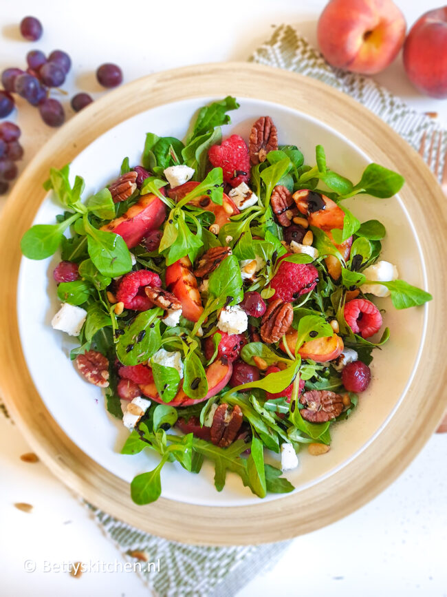 recept zomerse salade met gegrild fruit