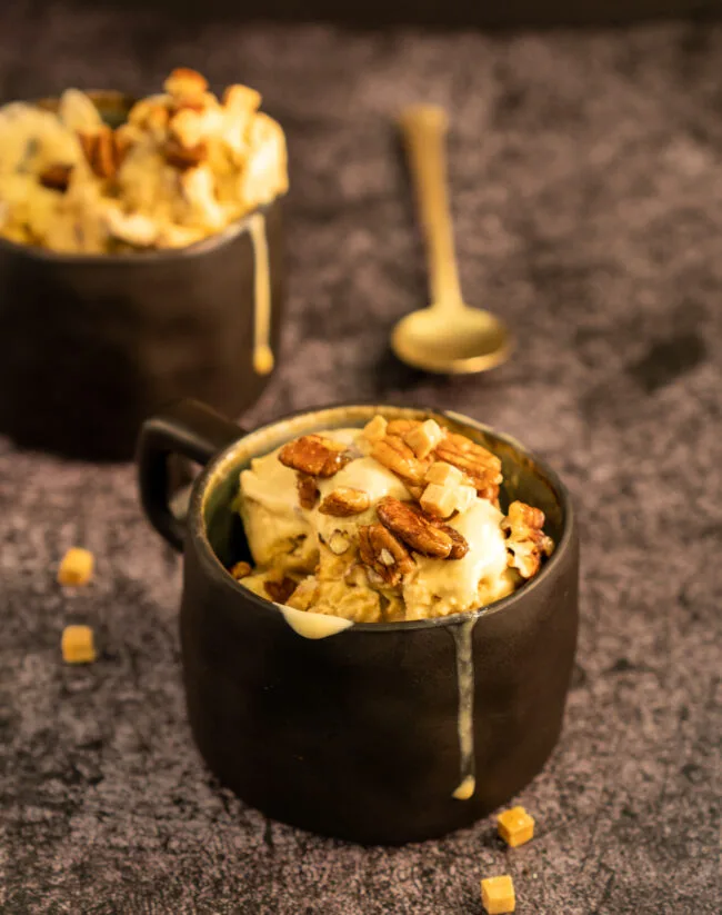 10x kerstdesserts - recept dulche de leche ijs met karamel en pecannoten © bettyskitchen.nl