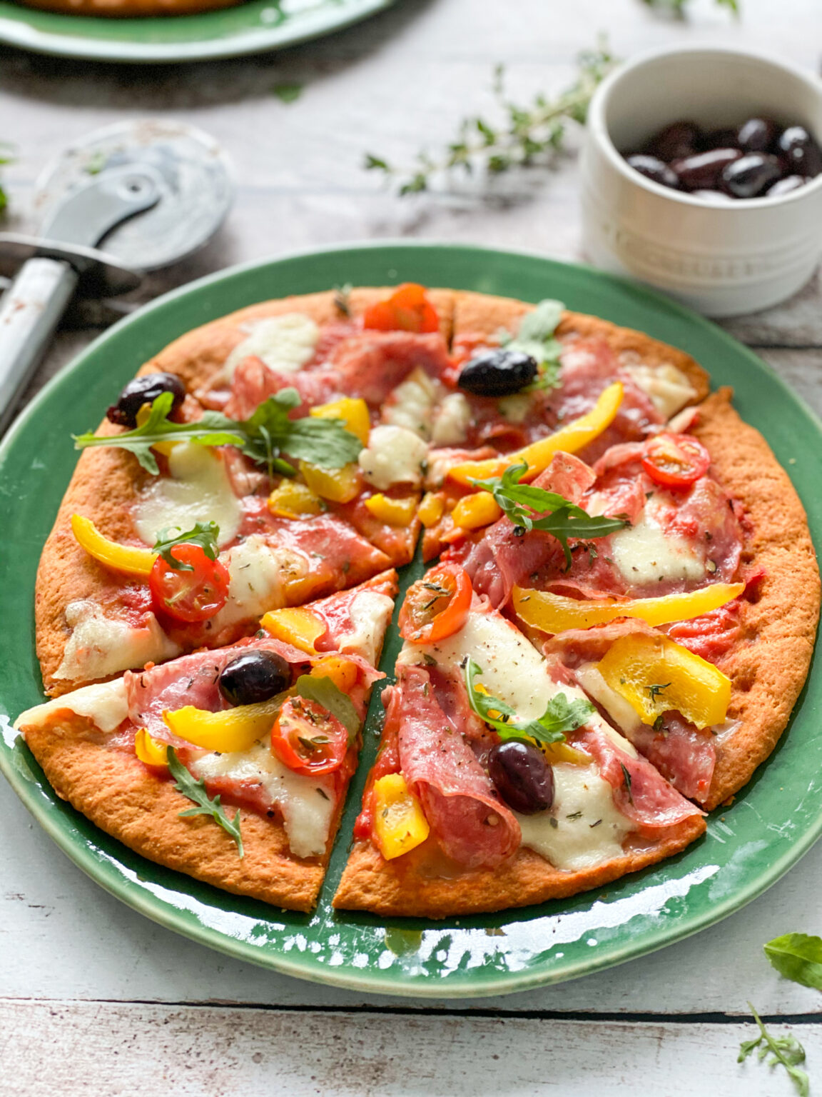 Pizza Met Spianata Romana Recept Bettys Kitchen