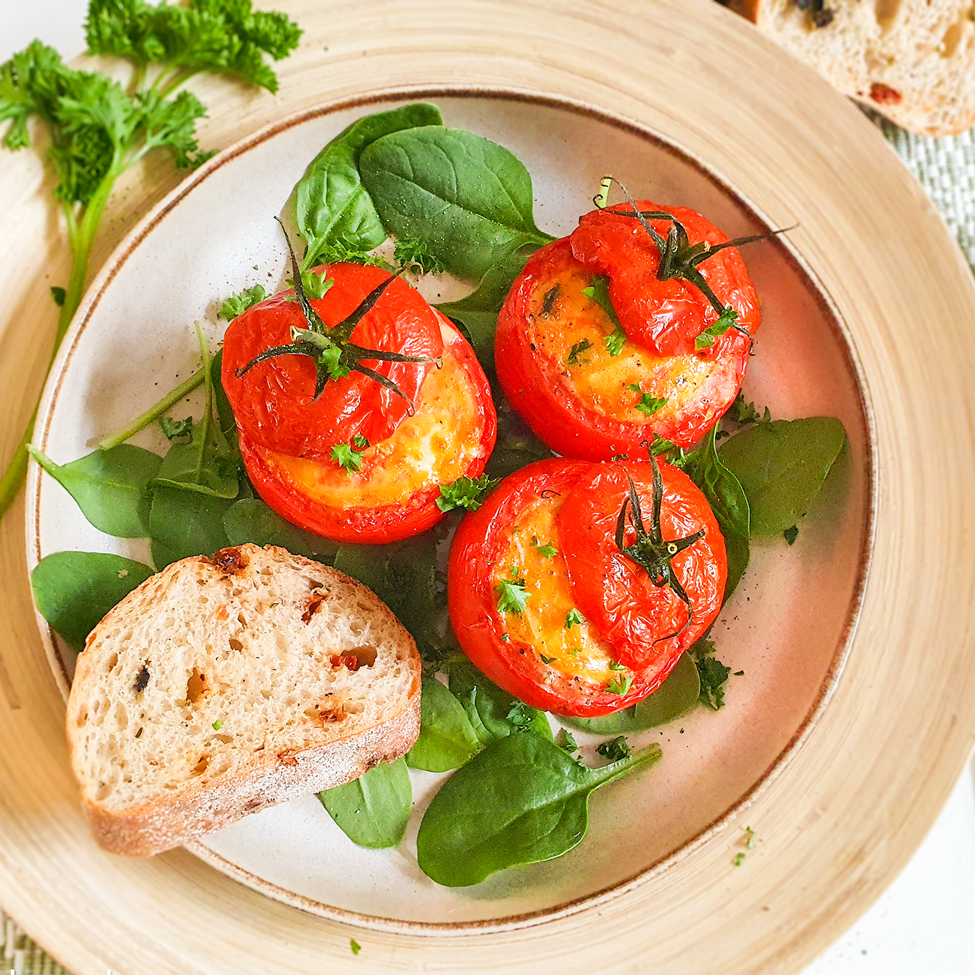 Gevulde tomaten met ei en spinazie | Recept | Betty&amp;#39;s Kitchen