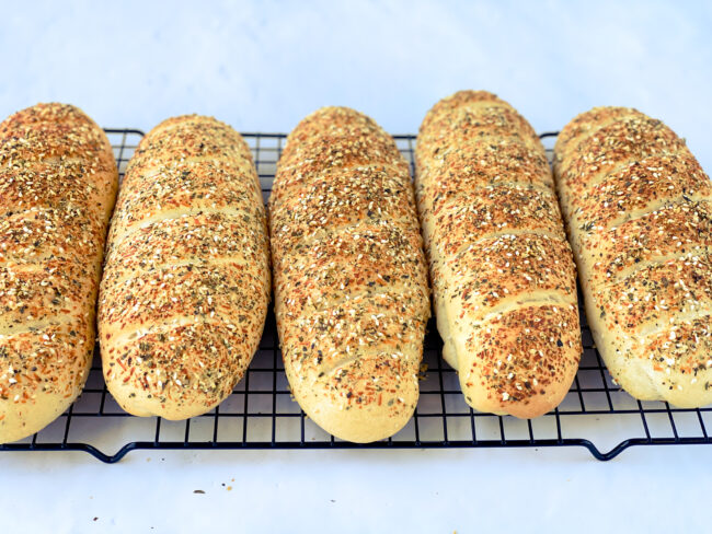 recept voor zelf maken van de subway rolls - beleggen met salami en peperoni voor Italian subway broodjes - 20x brood deeg recepten voor zelf brood maken
