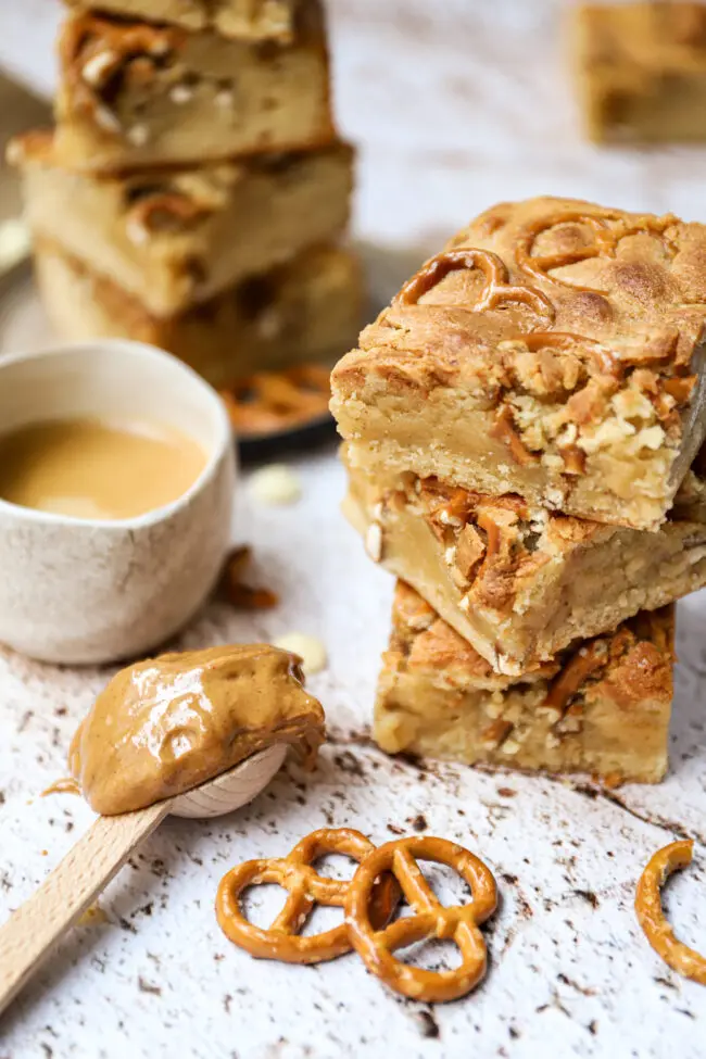 recept blondies met pretzels en pindakaas