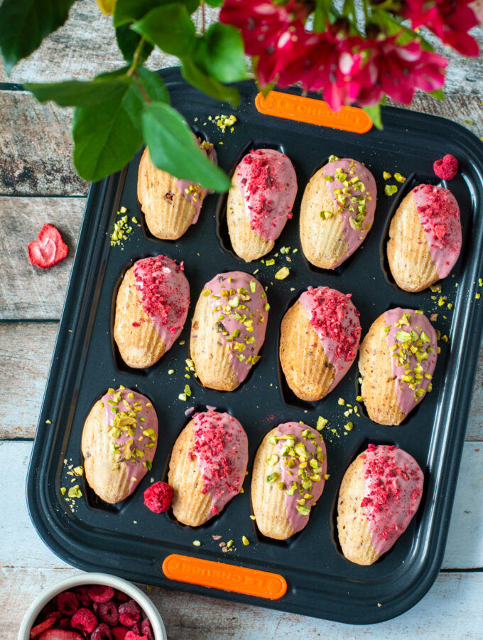 recept madeleines met pistache en ruby chocolade © bettyskitchen.nl