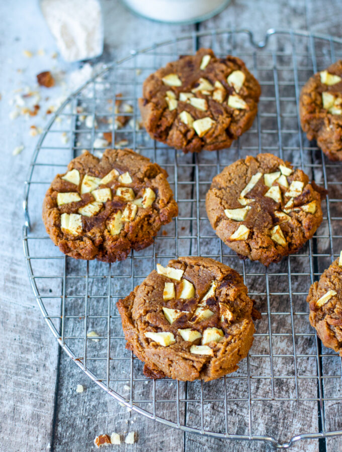 recept vegan pindakaas koekjes met appel en speltmeel © bettyskitchen.nl