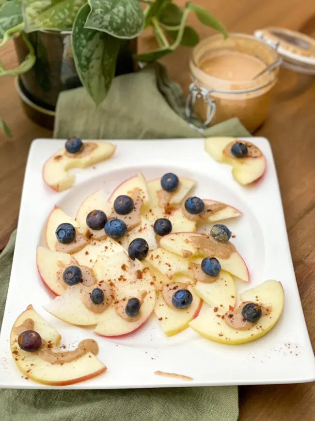 appel_met_notenboter_keto_proof_snacks_© bettyskitchen_