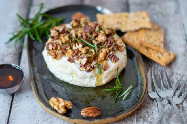 gebakken camembert uit de oven keto © bettyskitchen.nl