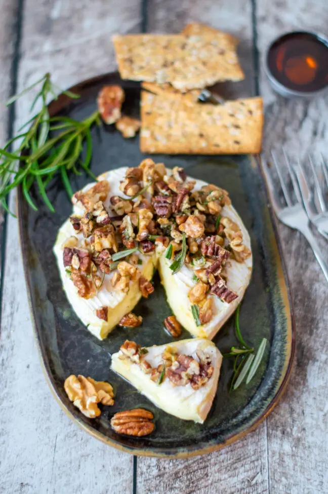 gebakken camembert uit de oven keto © bettyskitchen.nl
