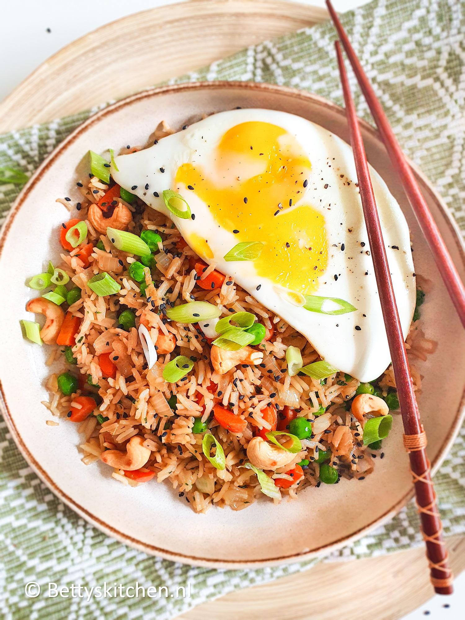Geheim Welkom vocaal Gebakken rijst met ei (fried rice) | Recept | Betty's Kitchen