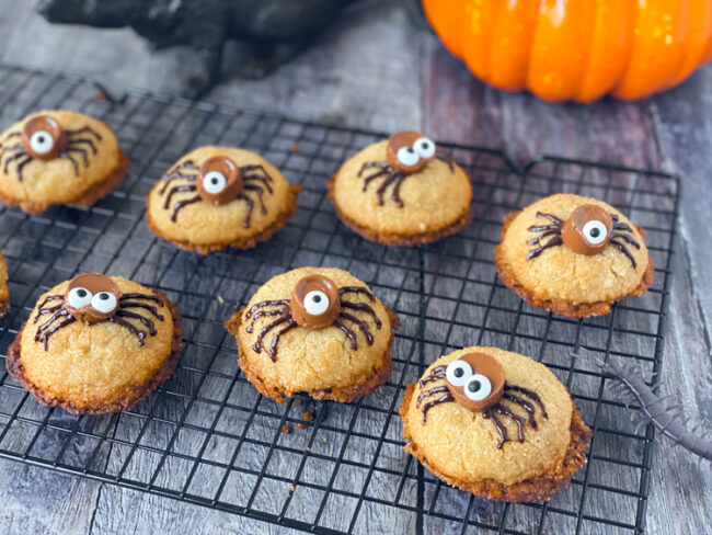 recept halloween hazelnoot spinnen koekjes © bettyskitchen.nl