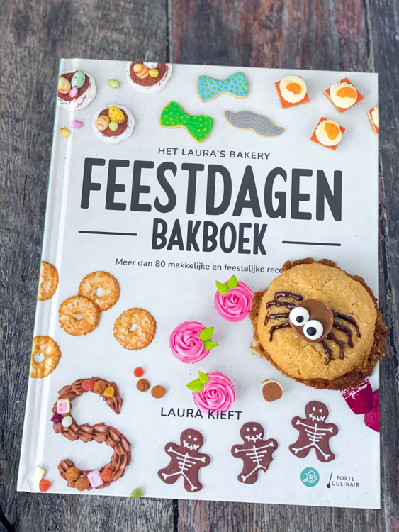 Laura's Bakery Feestdagen Bakboek Review © bettyskitchen.nl