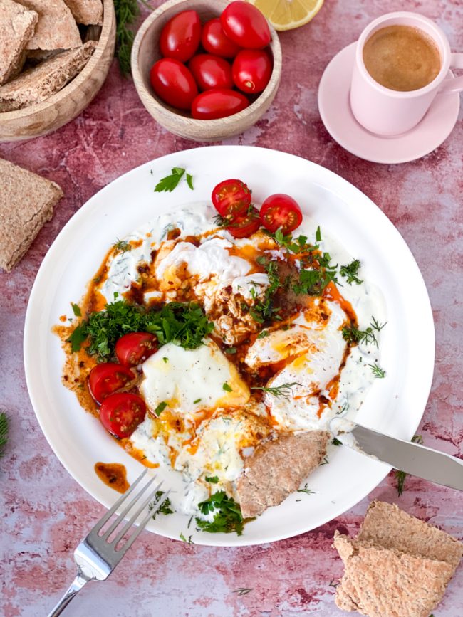 recept cilbir turkse eieren met yoghurt © bettyskitchen.nl