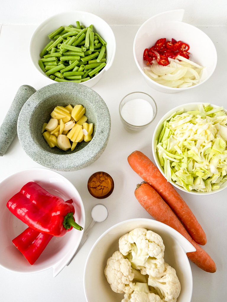 recept voor zoetzuur van gemende groenten atjar tjampoer © bettyskitichen.nl