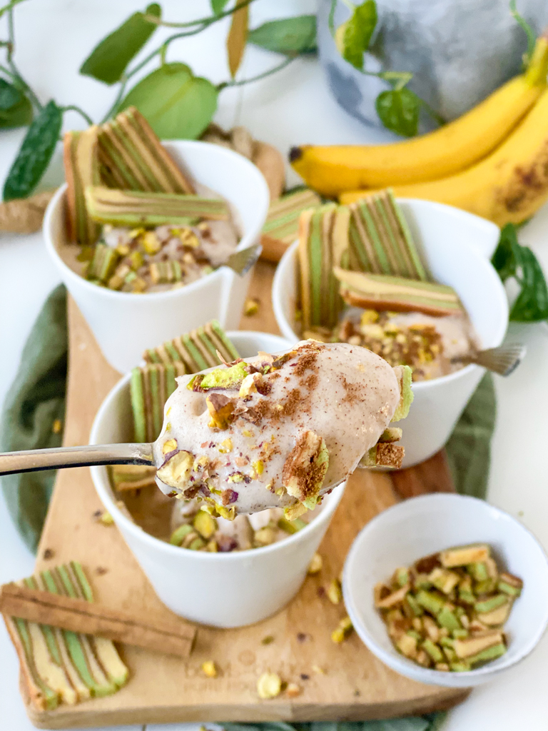 recept voor gezondere spekkoek ijs met bananen, pistache noten © bettyskitchen.nl.