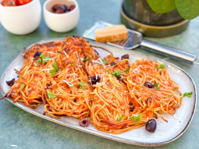 recept spaghetti koekjes met tomaten en olijven © bettyskitchen.nl
