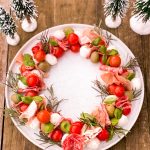 recept caprese kerstkrans met tomaat en mozzarella © bettyskitchen.nl